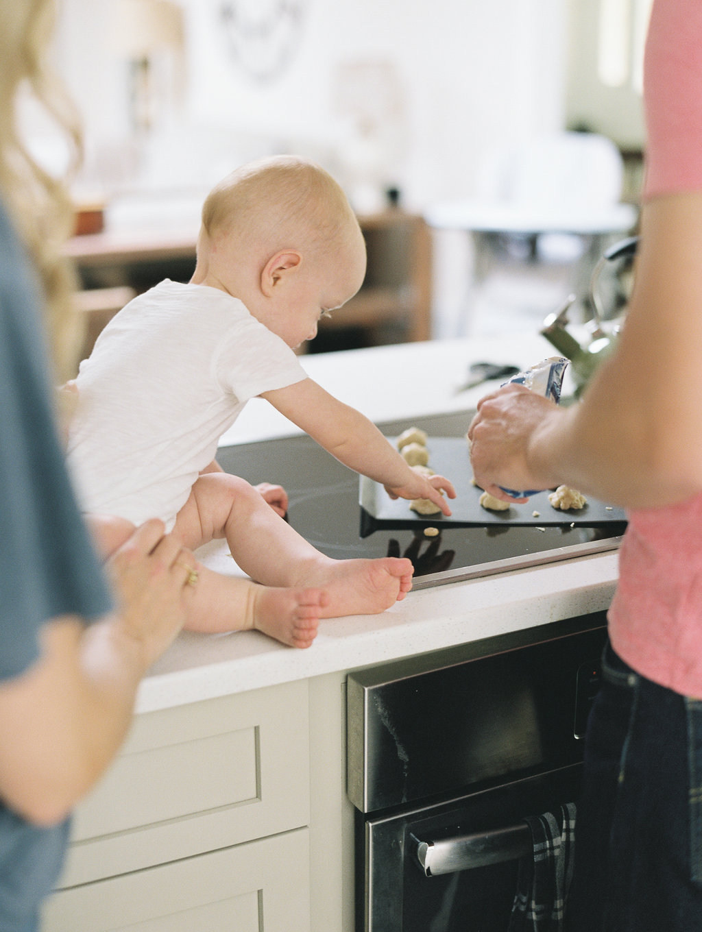 In-Home-Atlanta-Family-Session-atlanta-wedding-photographer-hannah-forsberg-22.jpg