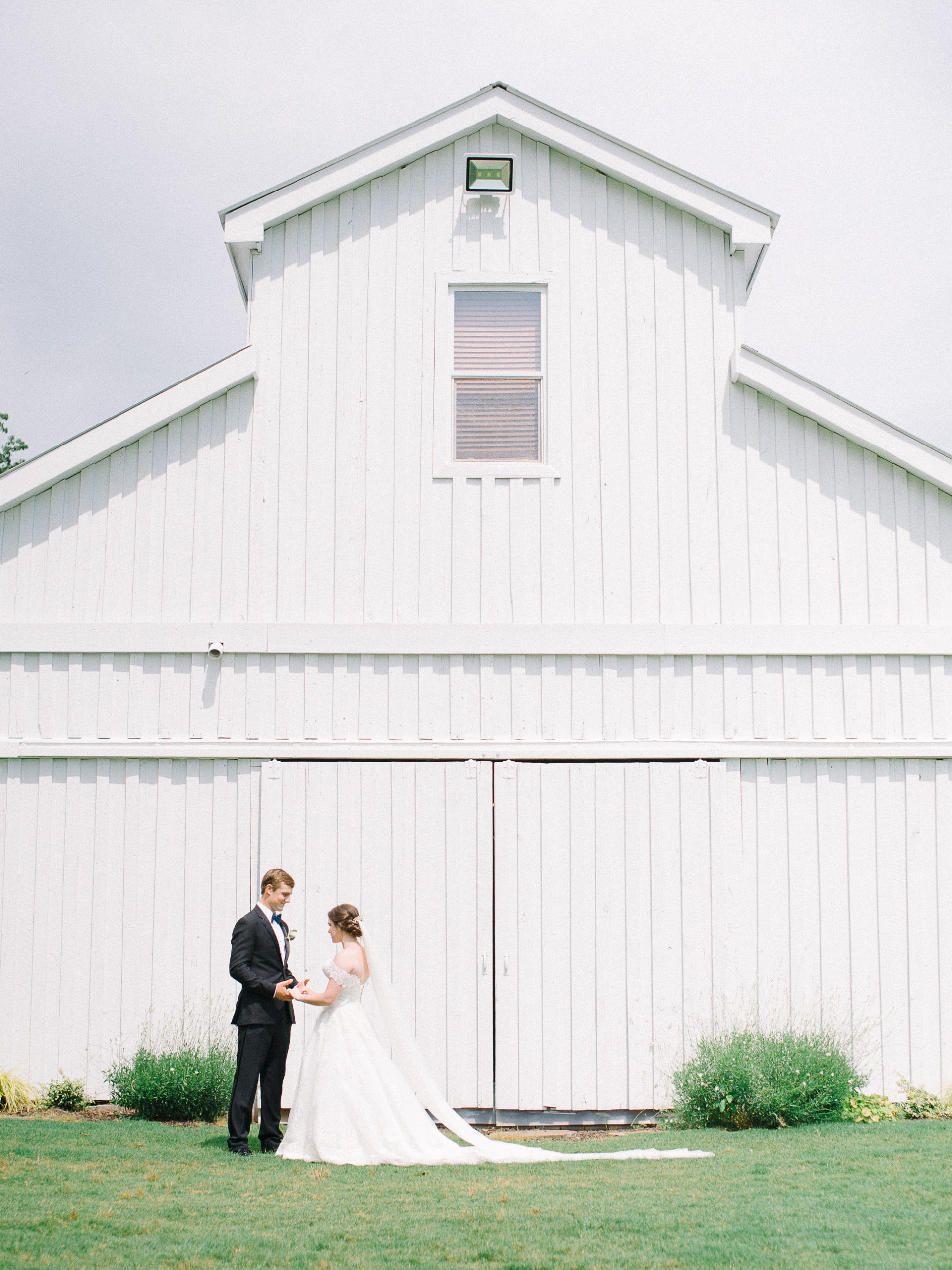 barn-at-tatum-acres-wedding-jasper-atlanta-wedding-photographer-fine-art-film-hannah-forsberg22.JPG