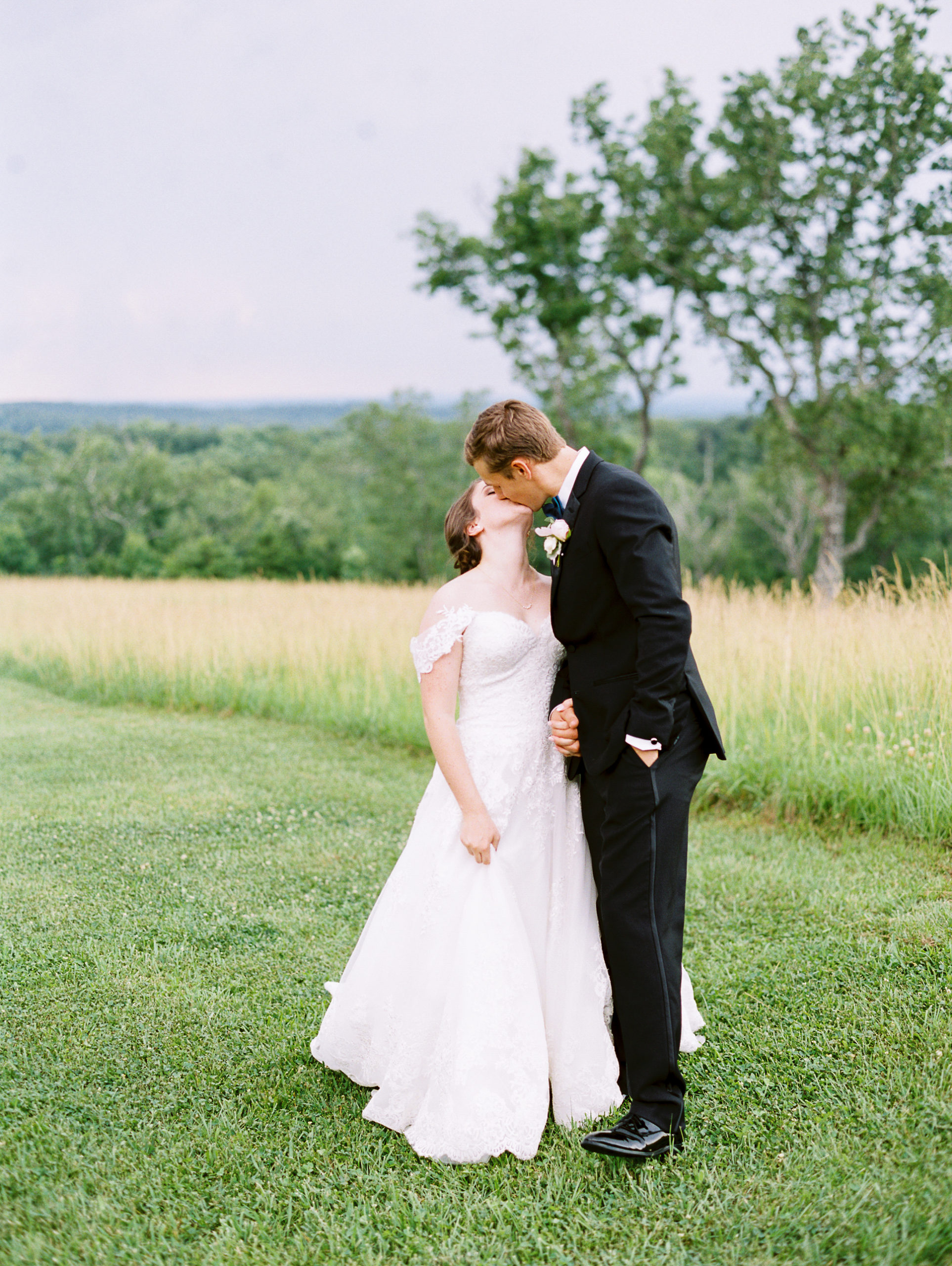 barn-at-tatum-acres-wedding-jasper-atlanta-wedding-photographer-fine-art-film-hannah-forsberg39.JPG