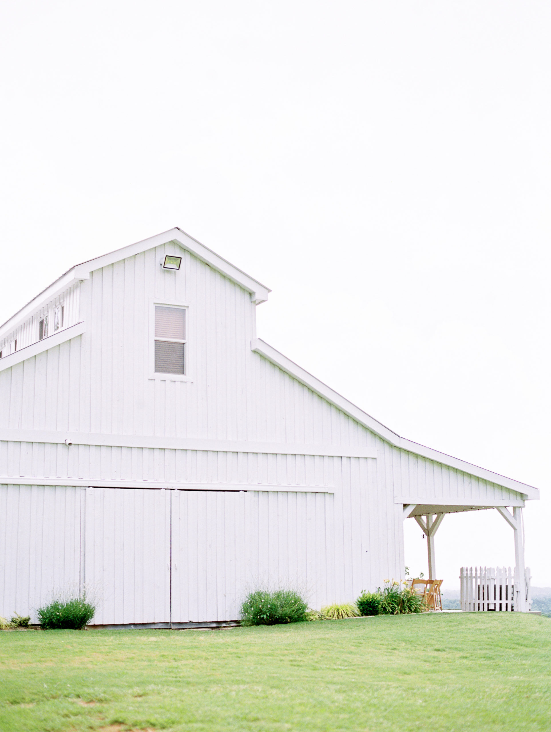 barn-at-tatum-acres-wedding-jasper-atlanta-wedding-photographer-fine-art-film-hannah-forsberg4.JPG