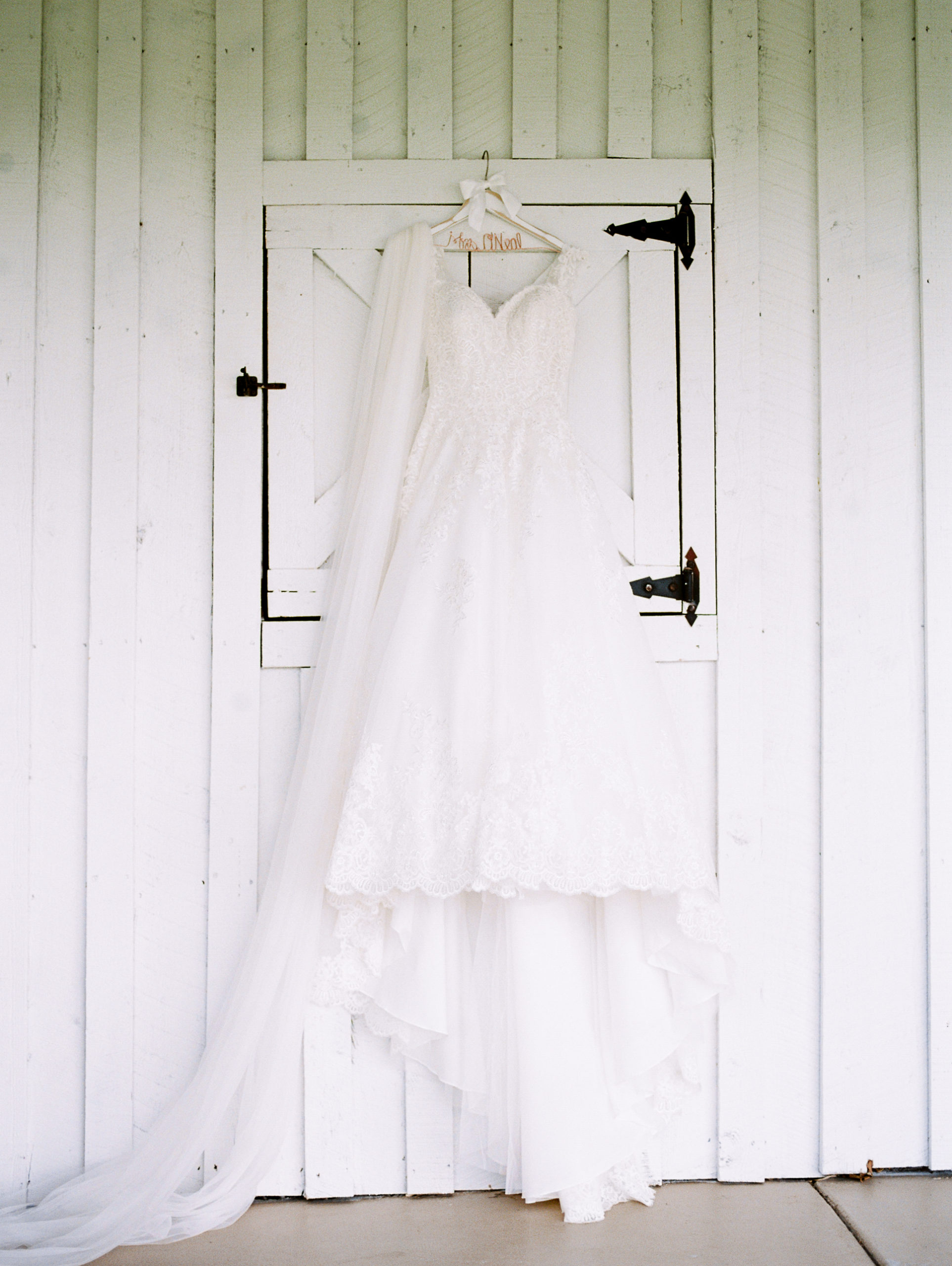 barn-at-tatum-acres-wedding-jasper-atlanta-wedding-photographer-fine-art-film-hannah-forsberg7.JPG