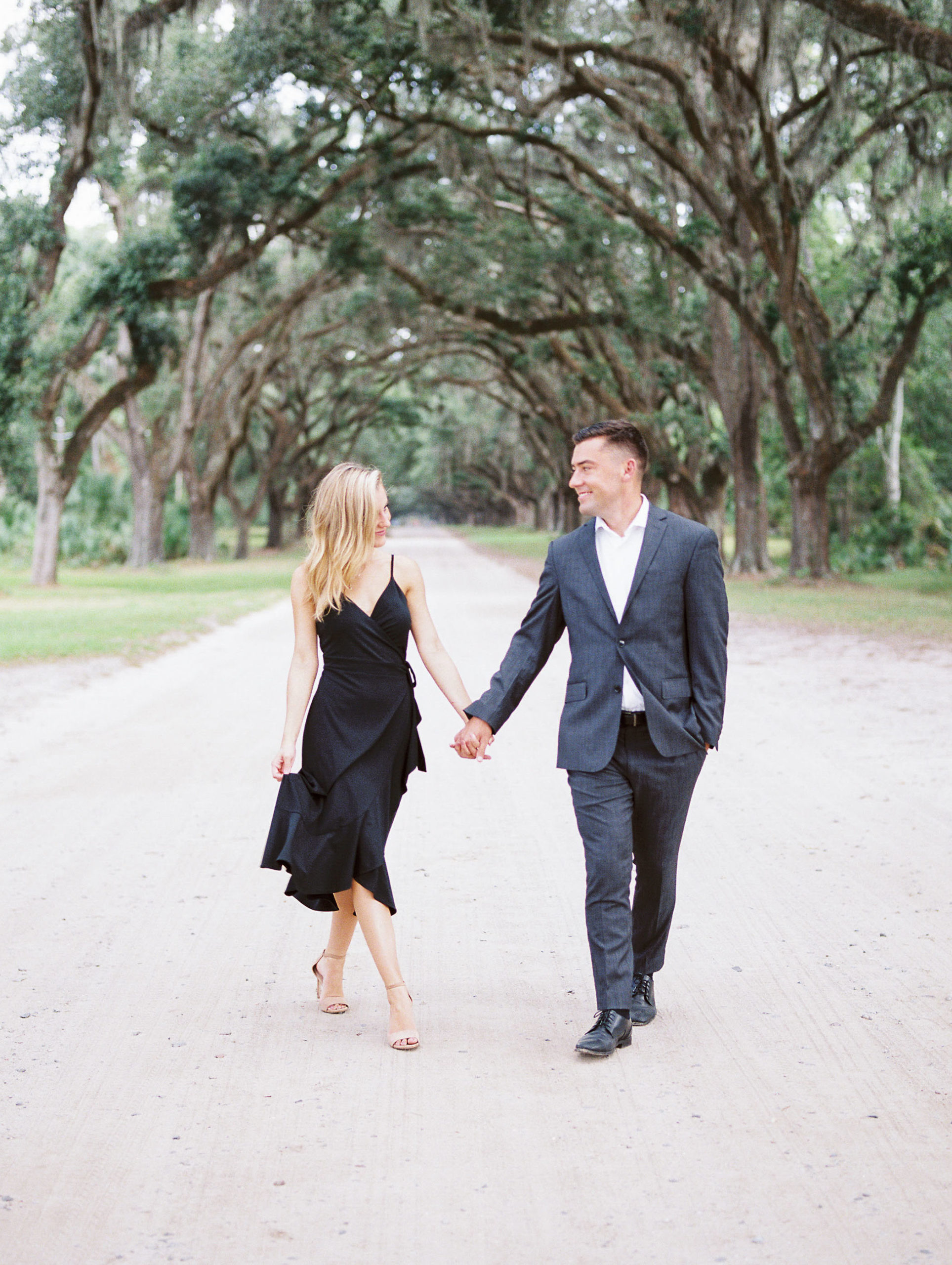 hannah-tommy-wormsloe-historic-site-engagement-photos-hannah-forsberg-atlanta-wedding-photographer-19.jpg