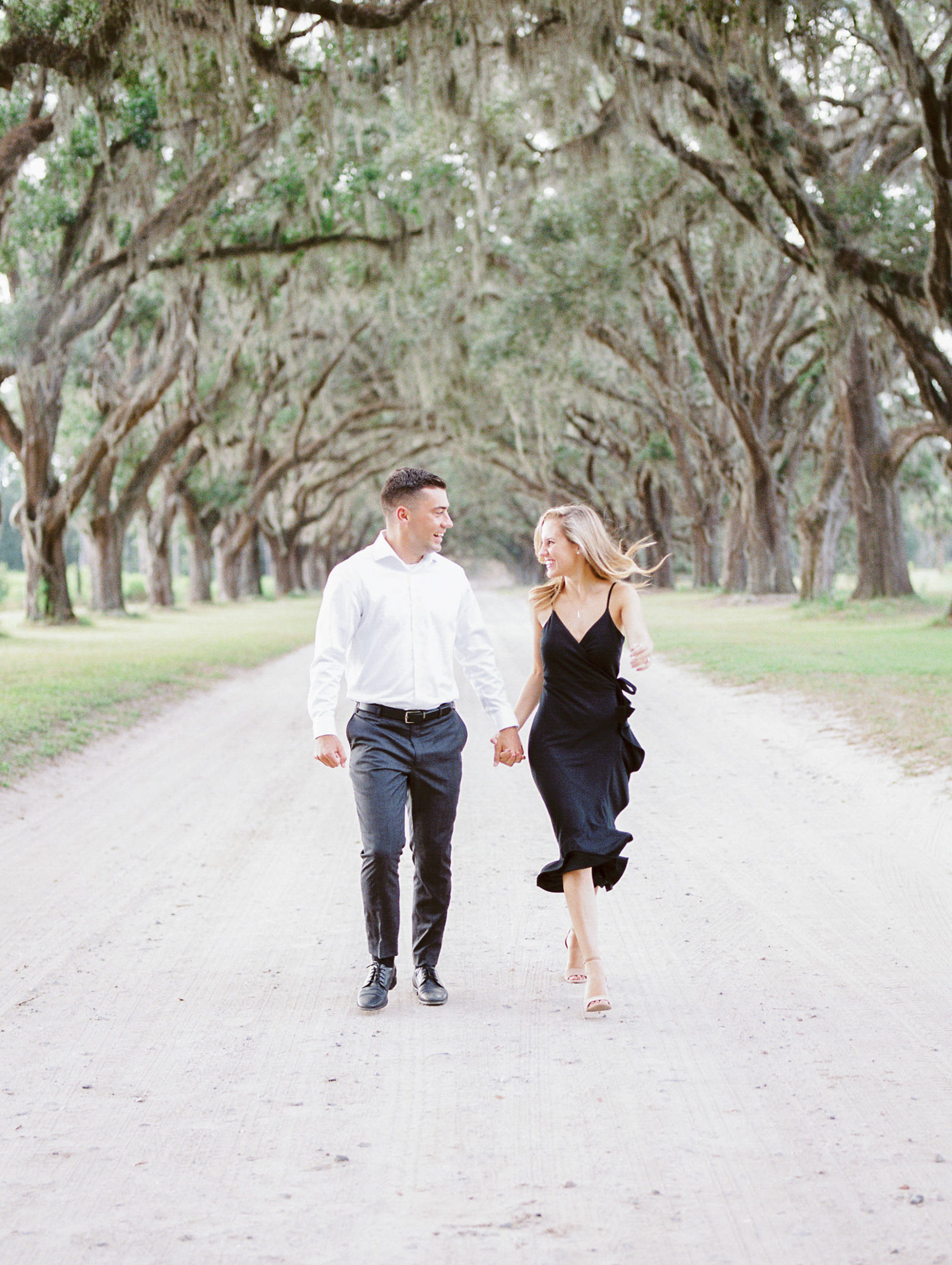 hannah-tommy-wormsloe-historic-site-engagement-photos-hannah-forsberg-atlanta-wedding-photographer-17.jpg