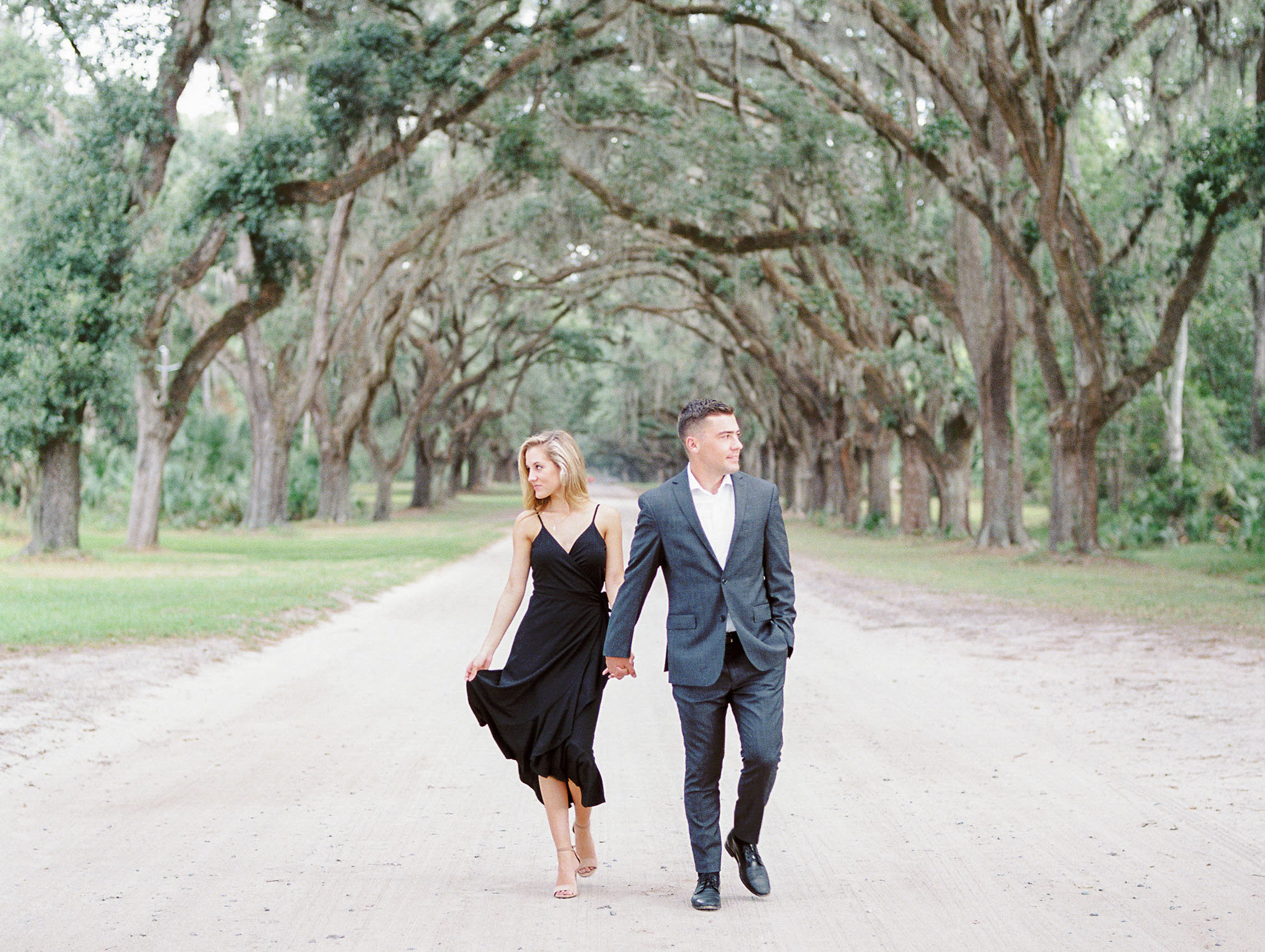 hannah-tommy-wormsloe-historic-site-engagement-photos-hannah-forsberg-atlanta-wedding-photographer-18.jpg