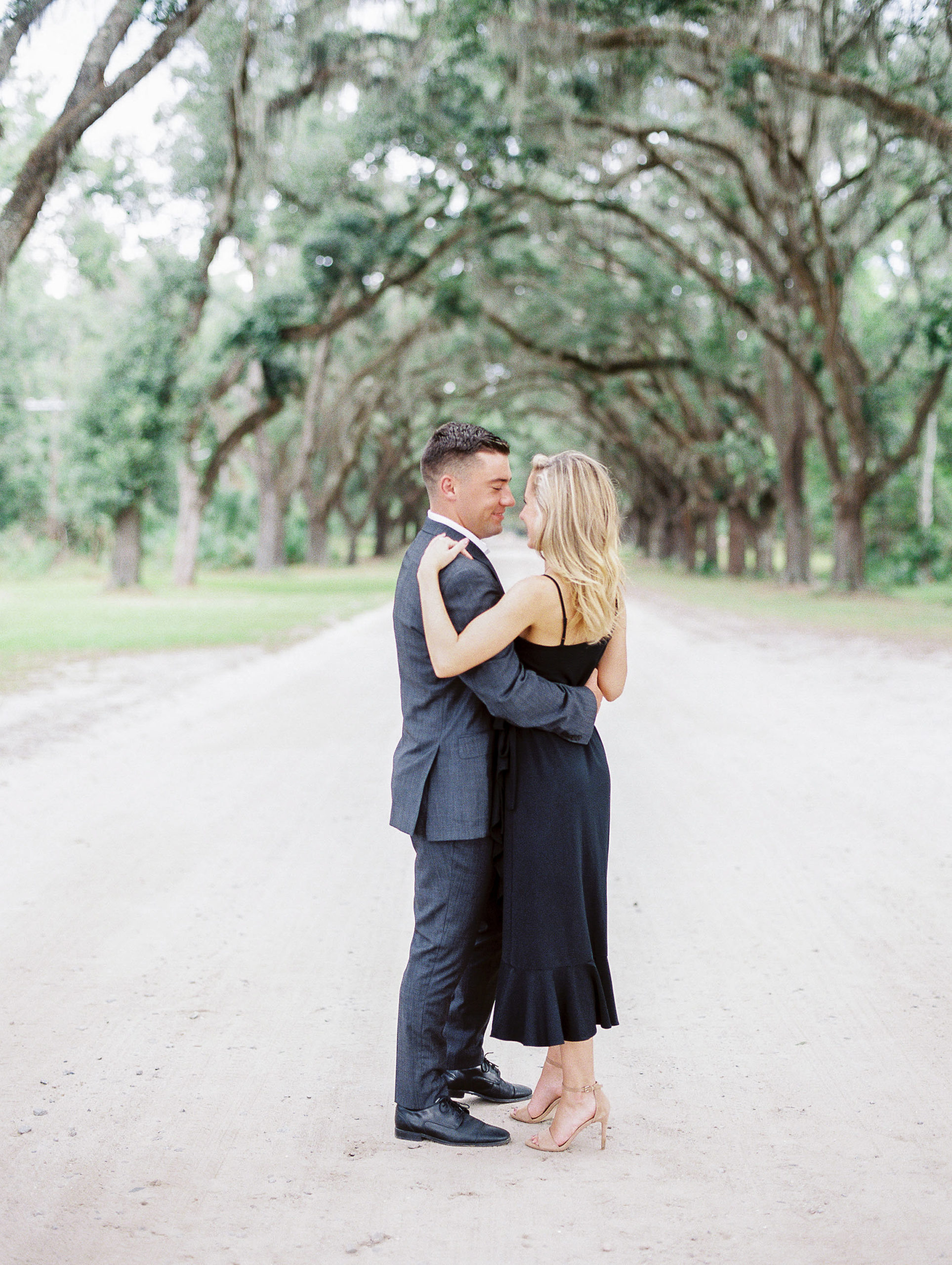 hannah-tommy-wormsloe-historic-site-engagement-photos-hannah-forsberg-atlanta-wedding-photographer-13.jpg