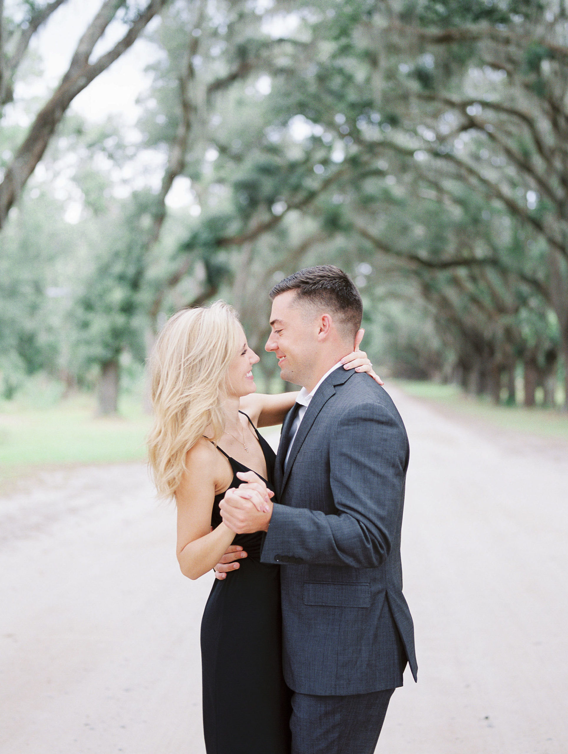 hannah-tommy-wormsloe-historic-site-engagement-photos-hannah-forsberg-atlanta-wedding-photographer-29.jpg