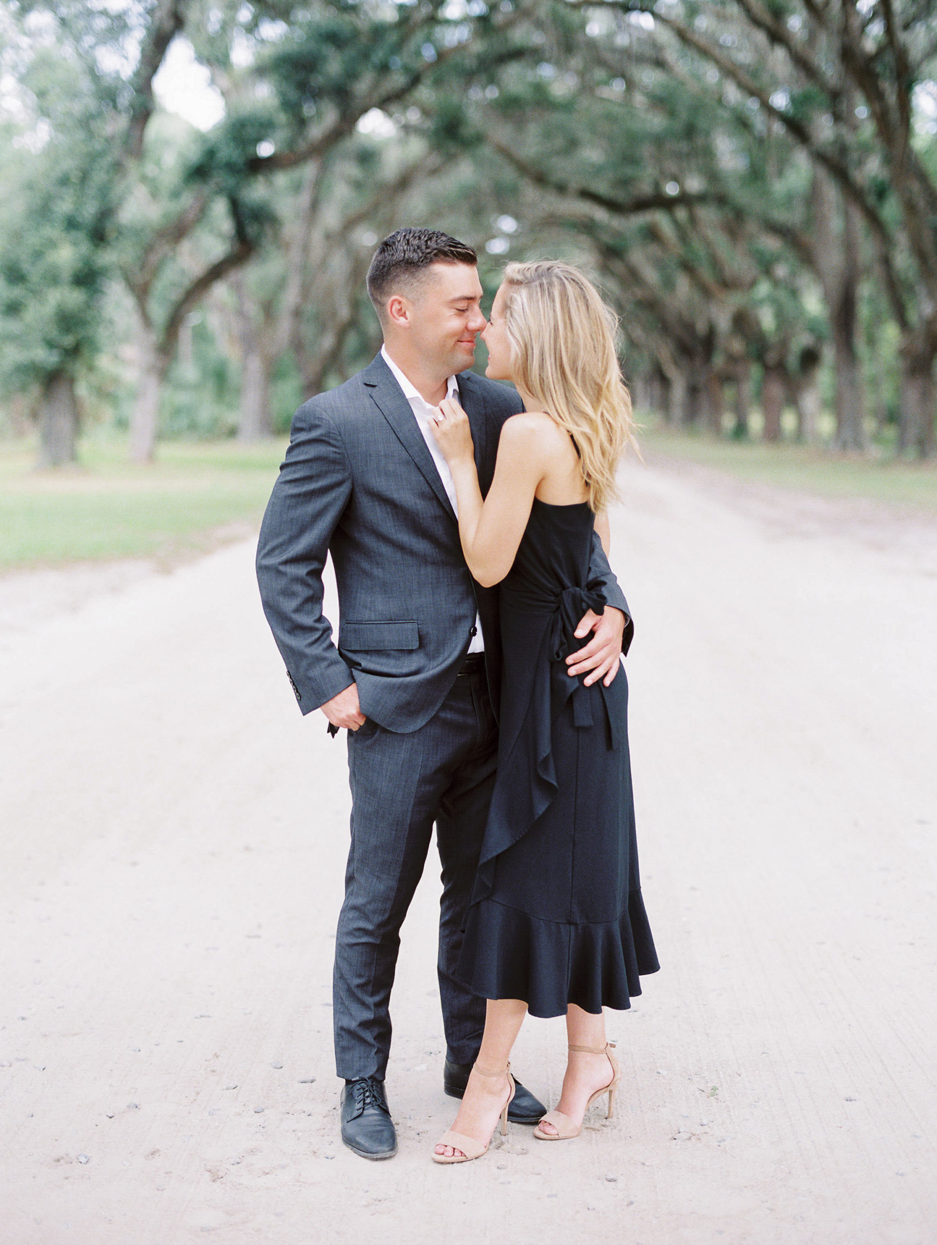 hannah-tommy-wormsloe-historic-site-engagement-photos-hannah-forsberg-atlanta-wedding-photographer-25.jpg