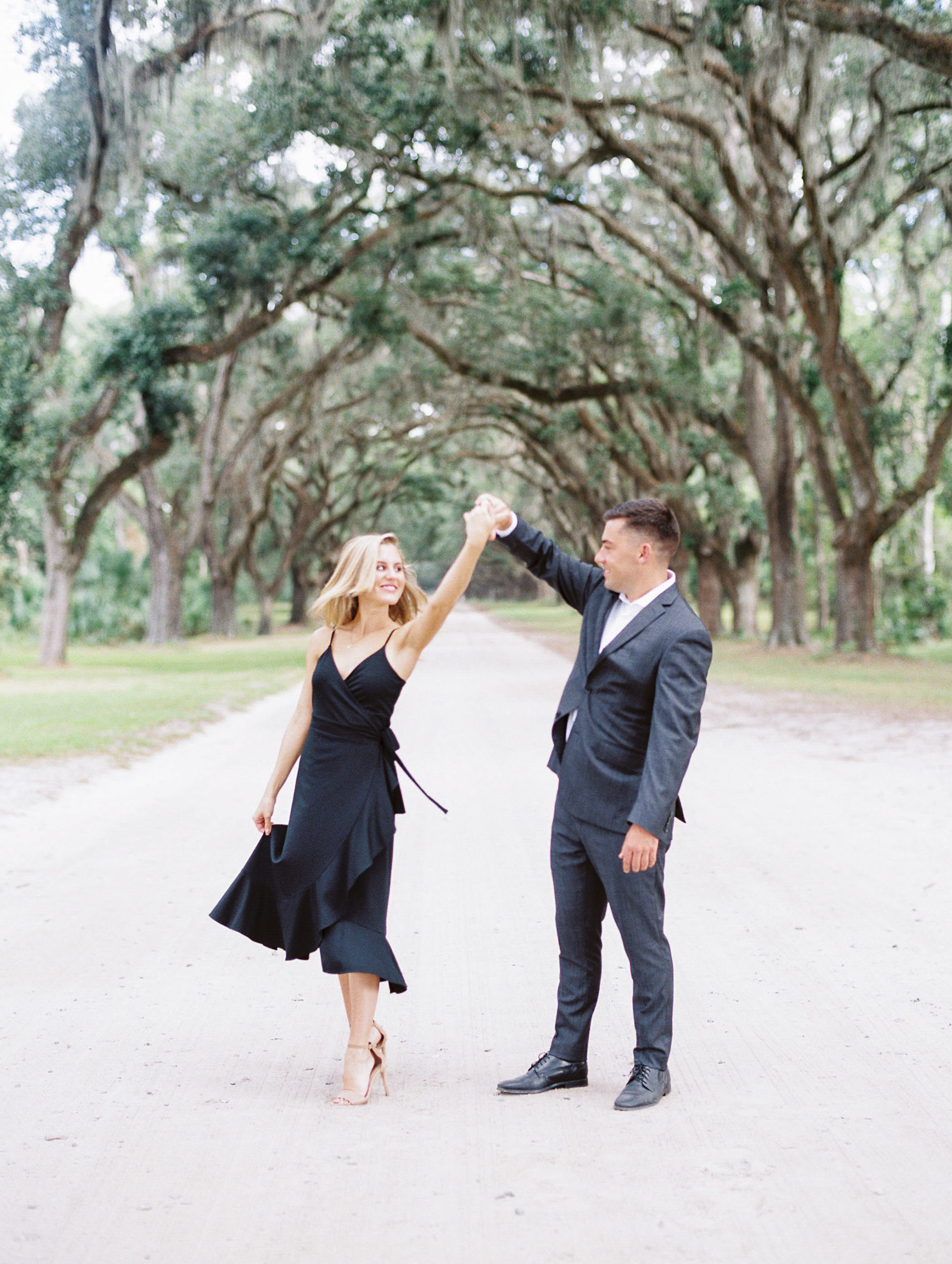 hannah-tommy-wormsloe-historic-site-engagement-photos-hannah-forsberg-atlanta-wedding-photographer-22.jpg