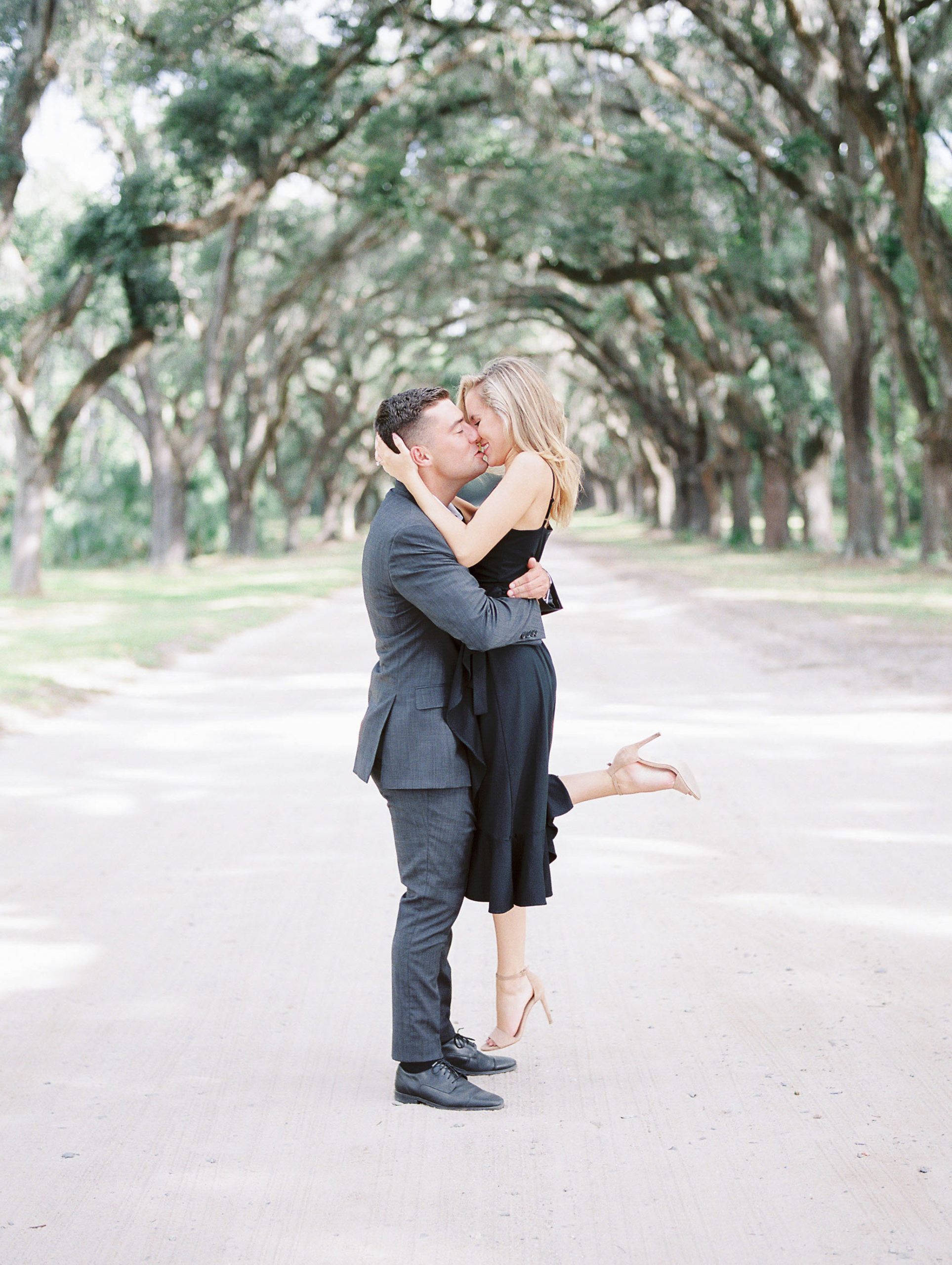 hannah-tommy-wormsloe-historic-site-engagement-photos-hannah-forsberg-atlanta-wedding-photographer-30.jpg