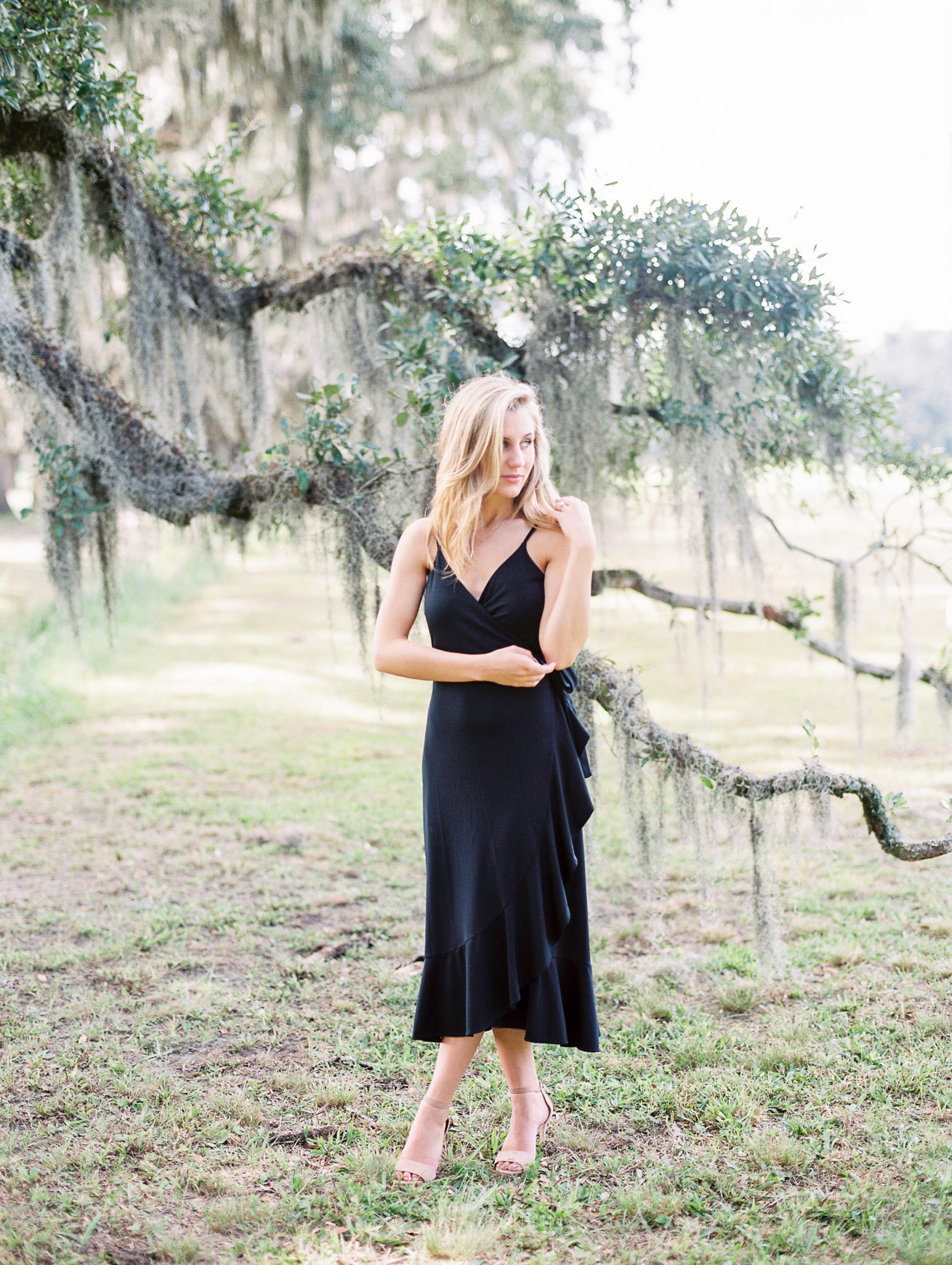 hannah-tommy-wormsloe-historic-site-engagement-photos-hannah-forsberg-atlanta-wedding-photographer-3.jpg