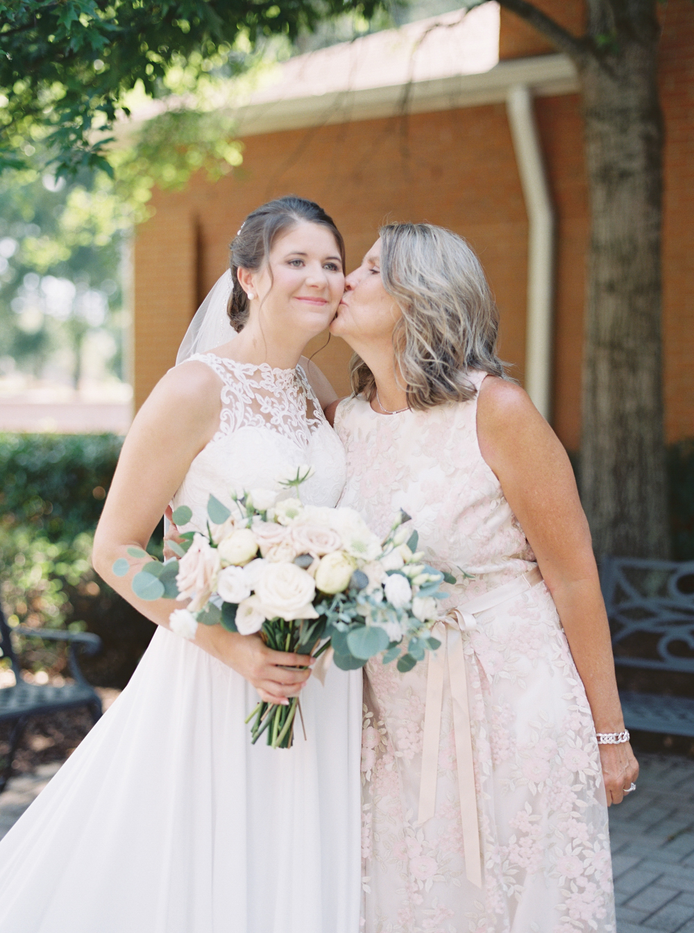 atlanta-film-wedding-photographer-roswell-ivy-hall-hannah-forsberg-27.jpg
