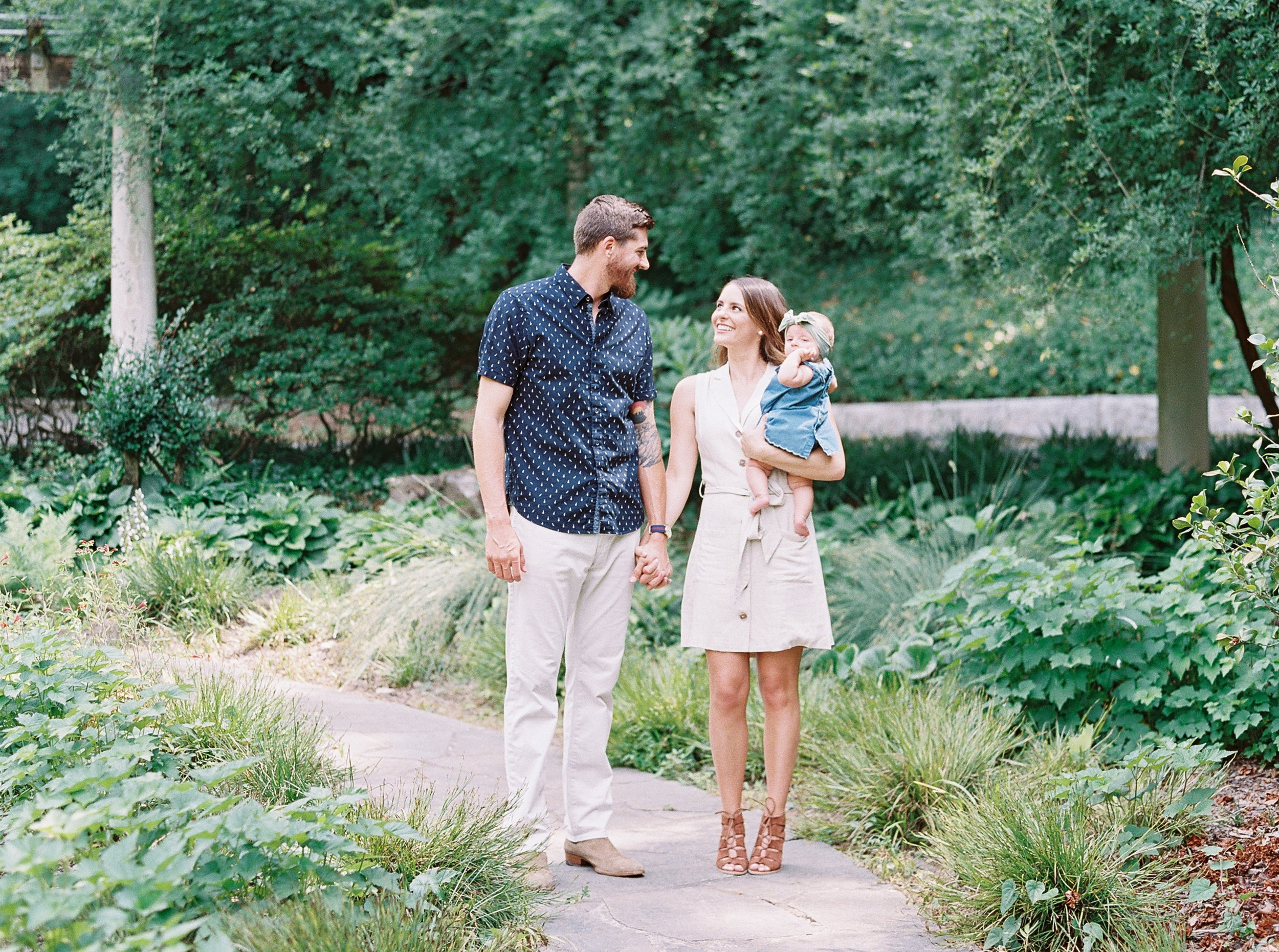 Cator-woolford-gardens-family-photos-atlanta-film-wedding-photographer-8.jpg