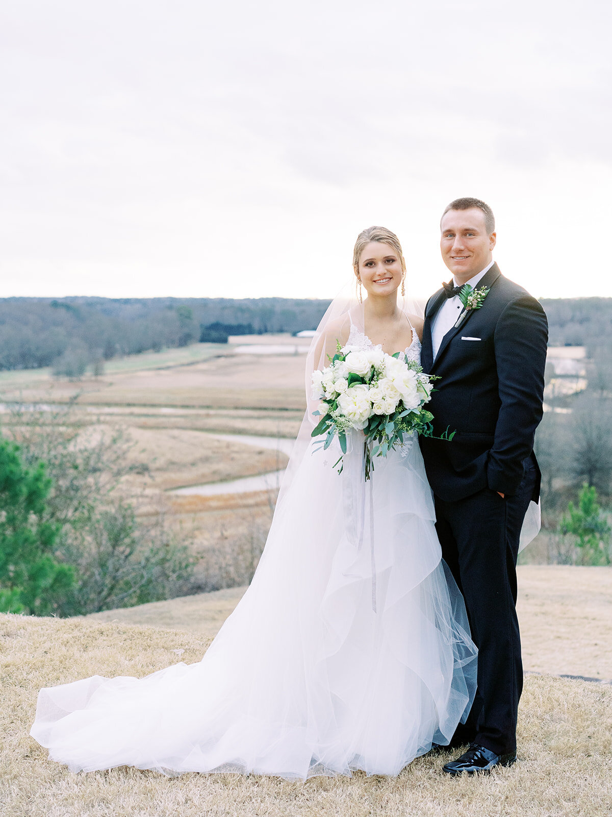 legacy-lookout-foxhall-resort-wedding-fine-art-film-atlanta-photography-hannah-forsberg-20.jpg