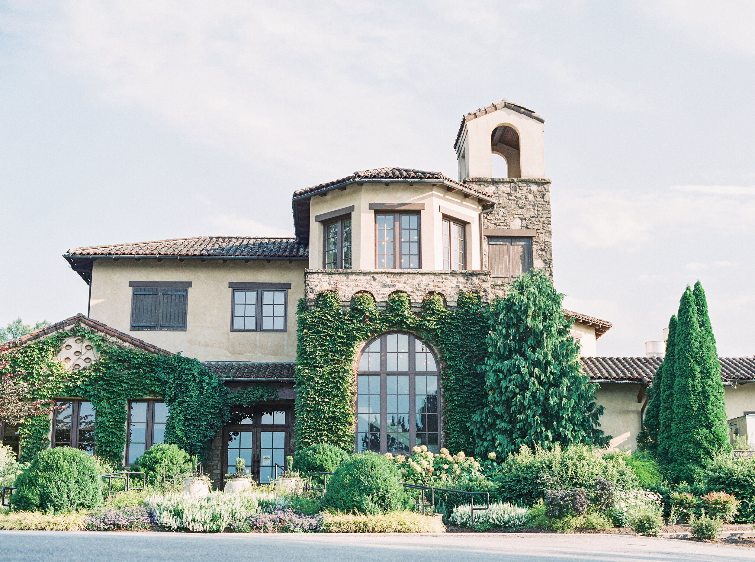 montaluce-winery-engagement-session-fine-art-film-dahlonega-atlanta-georgia-october-2020 (4).jpg