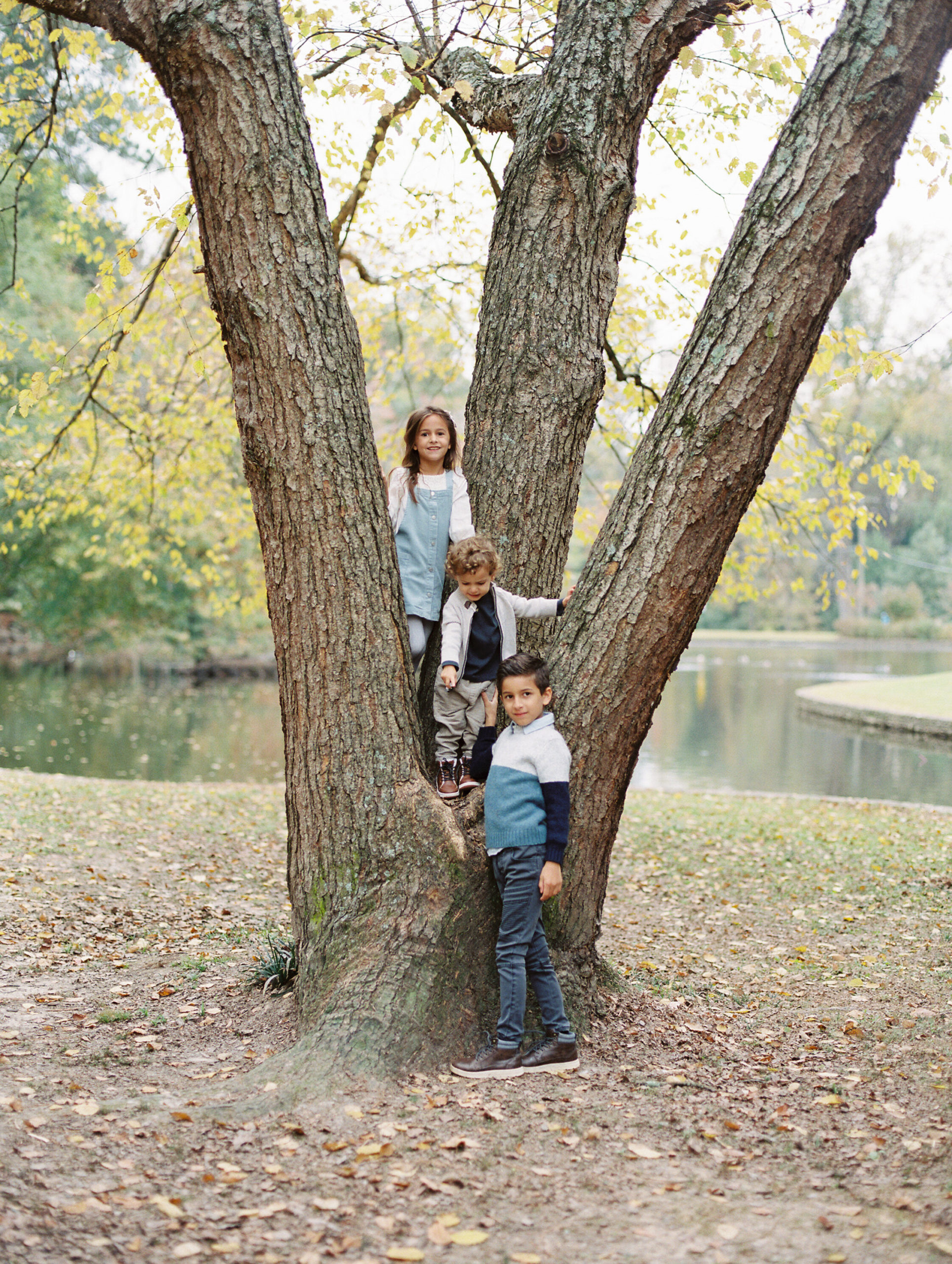 buckhead-atlanta-family-photos-Duck-pond-hannah-forsberg-film-photographer-5.jpg