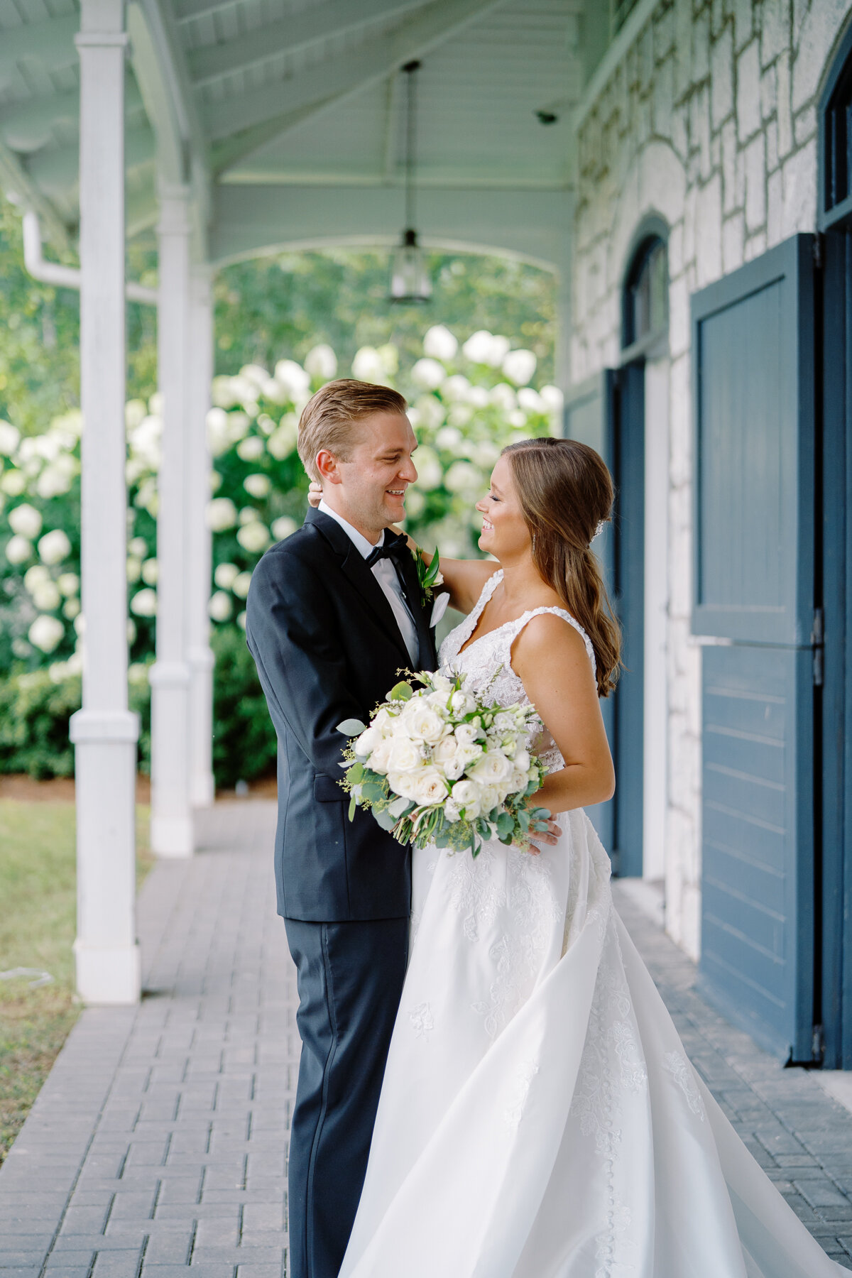 Foxhall Resort Wedding at Stables Legacy Lookout - Atlanta Film Wedding Photographer Hannah Forsberg-5.jpg