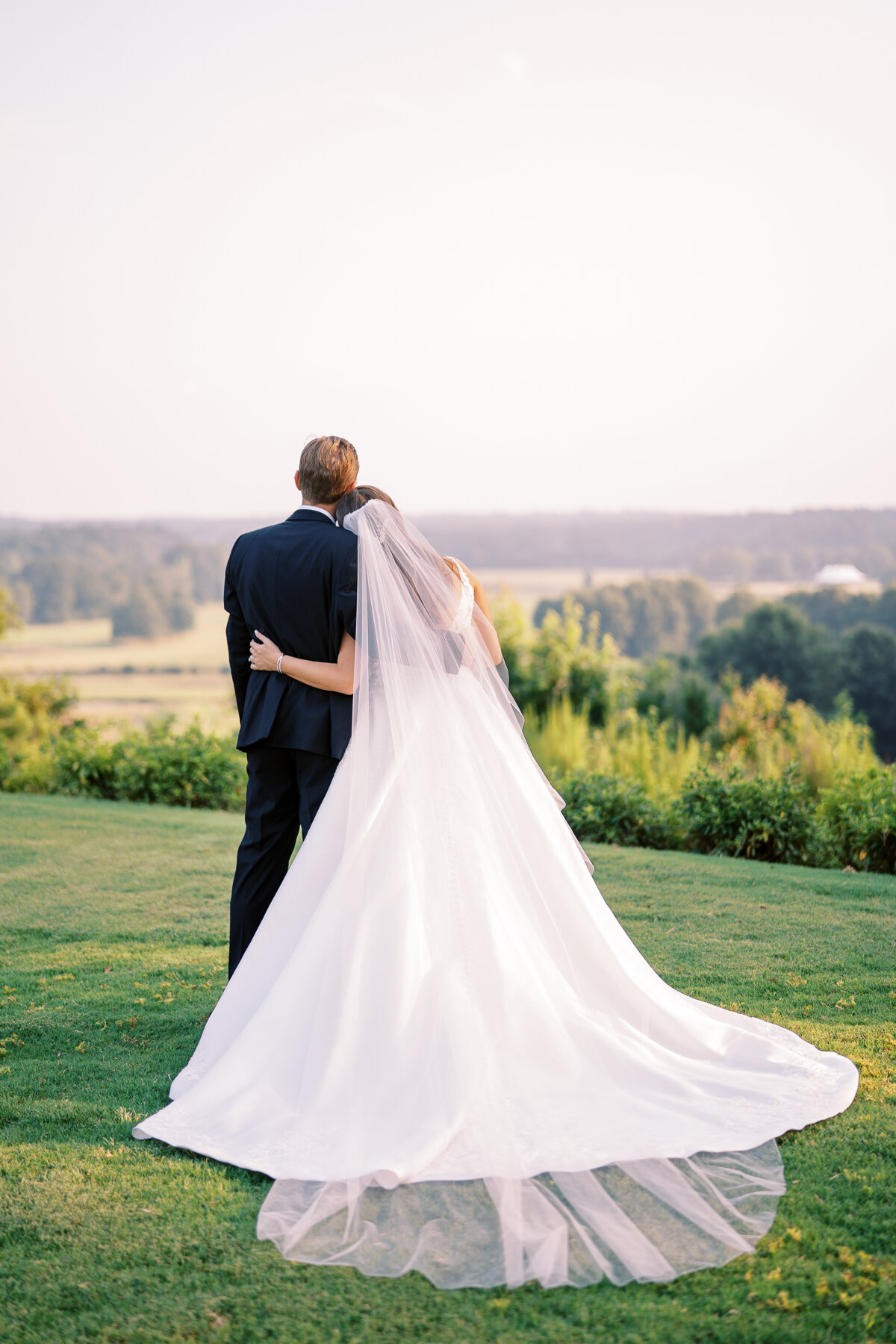 Foxhall Resort Wedding at Stables Legacy Lookout - Atlanta Film Wedding Photographer Hannah Forsberg-13.jpg