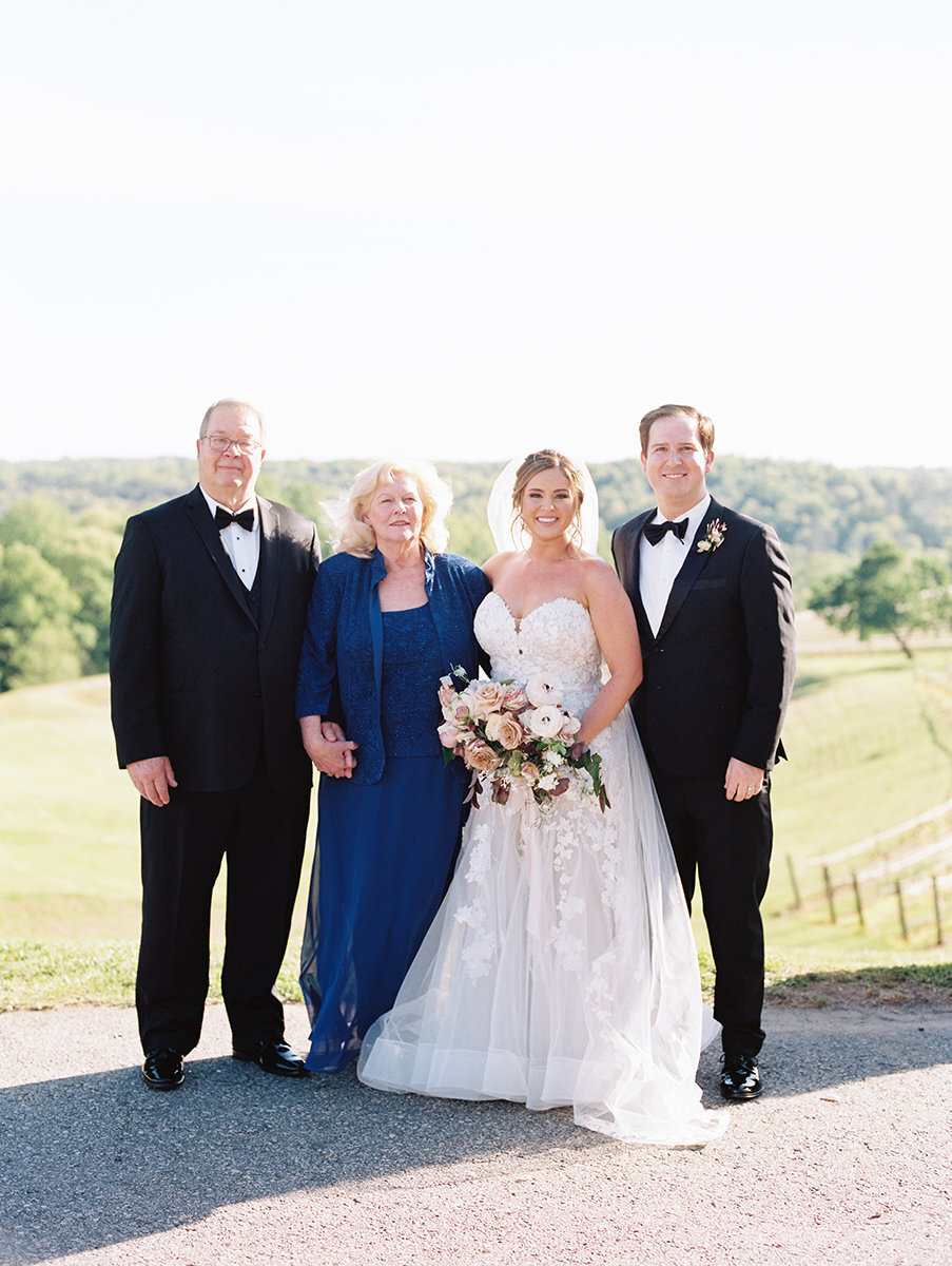 www.hannahforsberg.co-kayla-stephen-wedding-family-1.jpg