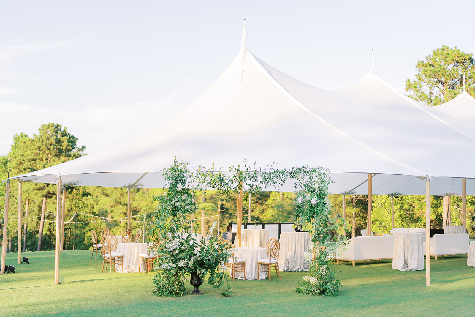 PGA Golf Player Lanto Griffin marries wife at Dormie Golf Club with a beautiful sailcloth tented reception wedding www.hannahforsberg.com