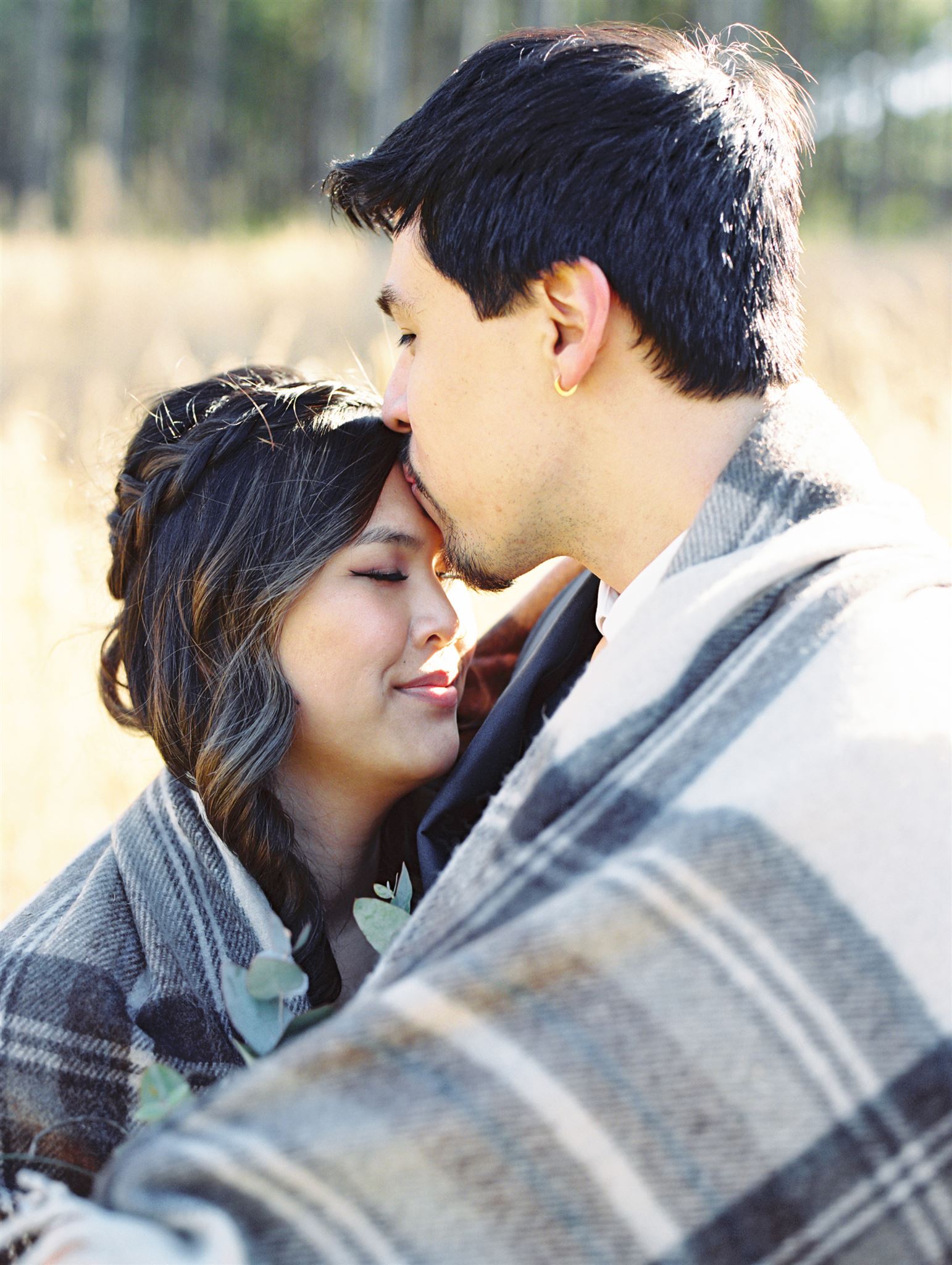 plaid blanket for winter cold wedding couple bride and groom portraits Circle B Event Venue Wedding by Hannah Forsberg Fine art destination photography atlanta georgia