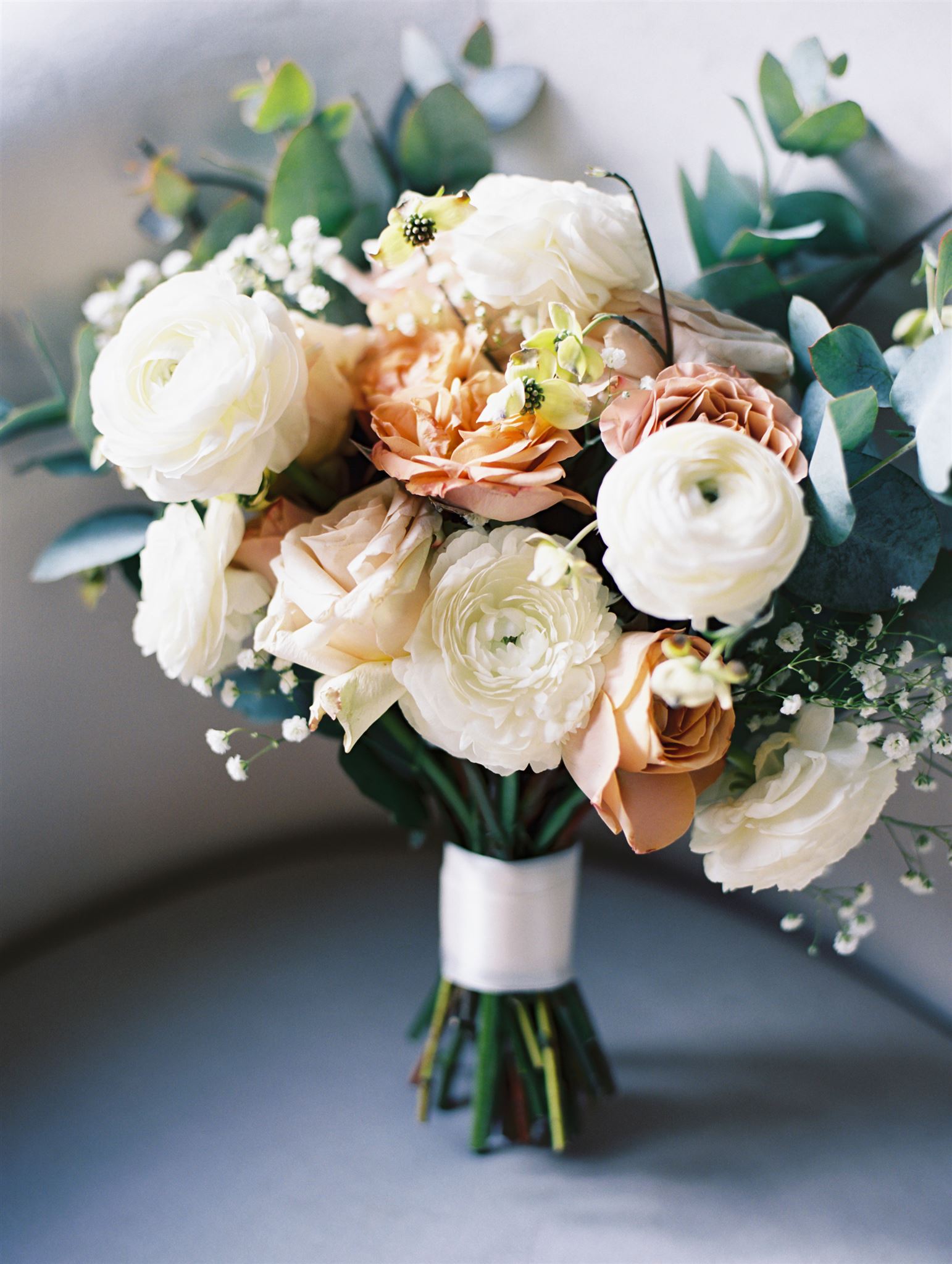 timeless bridesmaid bouquet with peach and cream white tones ethereal and organic flowers Circle B Event Venue Wedding by Hannah Forsberg Fine art destination photography atlanta georgia